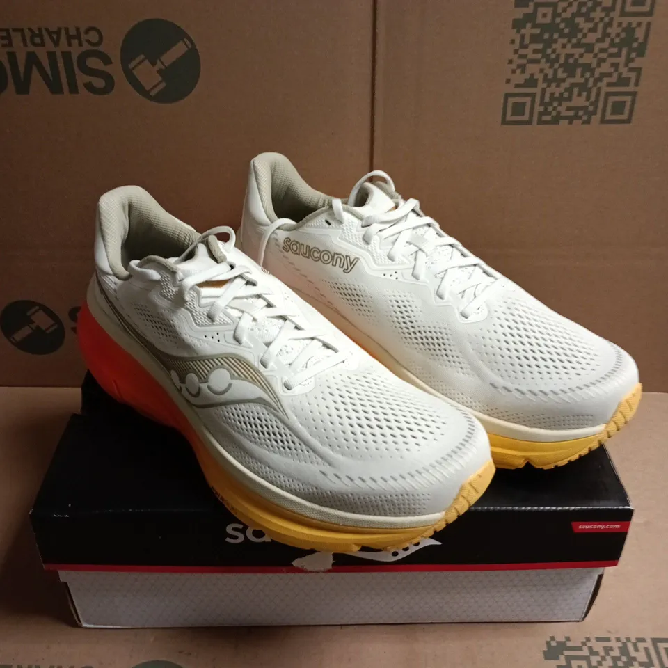 BOXED PAIR OF SAUCONY MEN'S GUIDE 19 RUNNING SHOES - 12