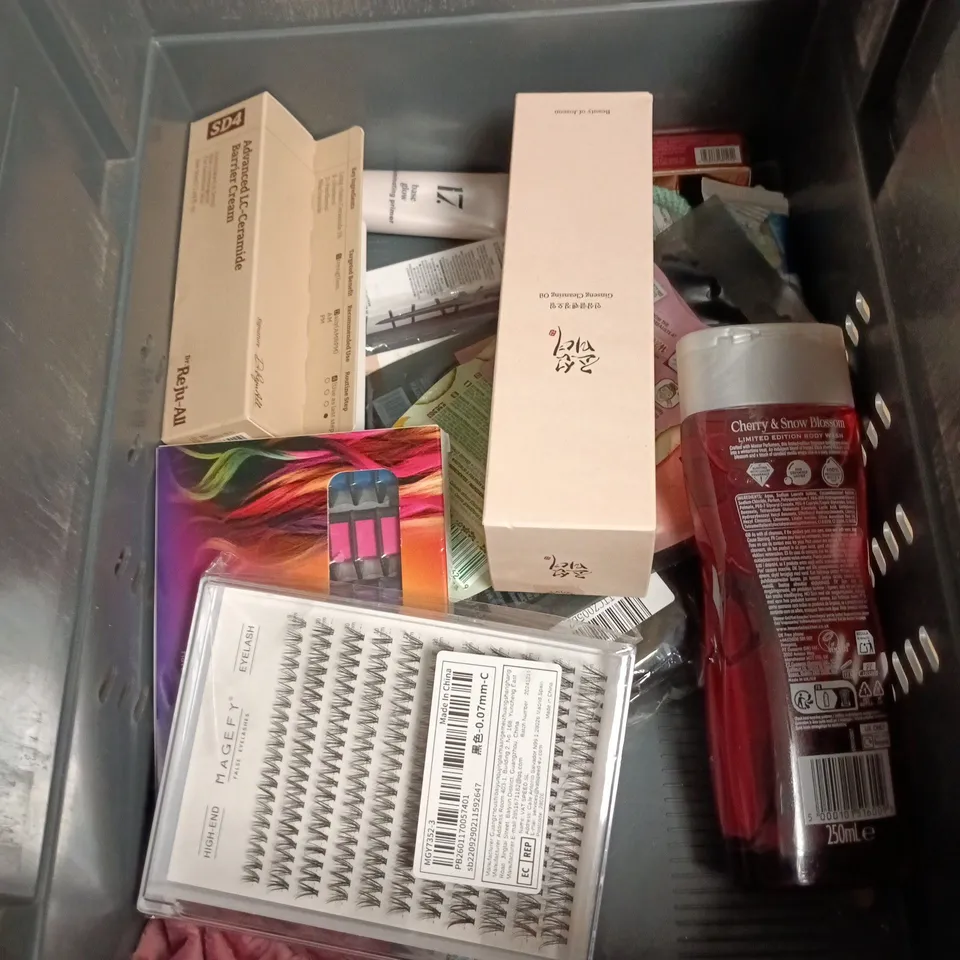 APPROXIMATEY 20 ASSORTED HEALTH AND BEAUTY PRODUCTS TO INCLUDE - MAYBELLINE GRIPPY PRIMER - IMPERIAL LEATHER BODY WASH AND HAIR CHALK COMBS