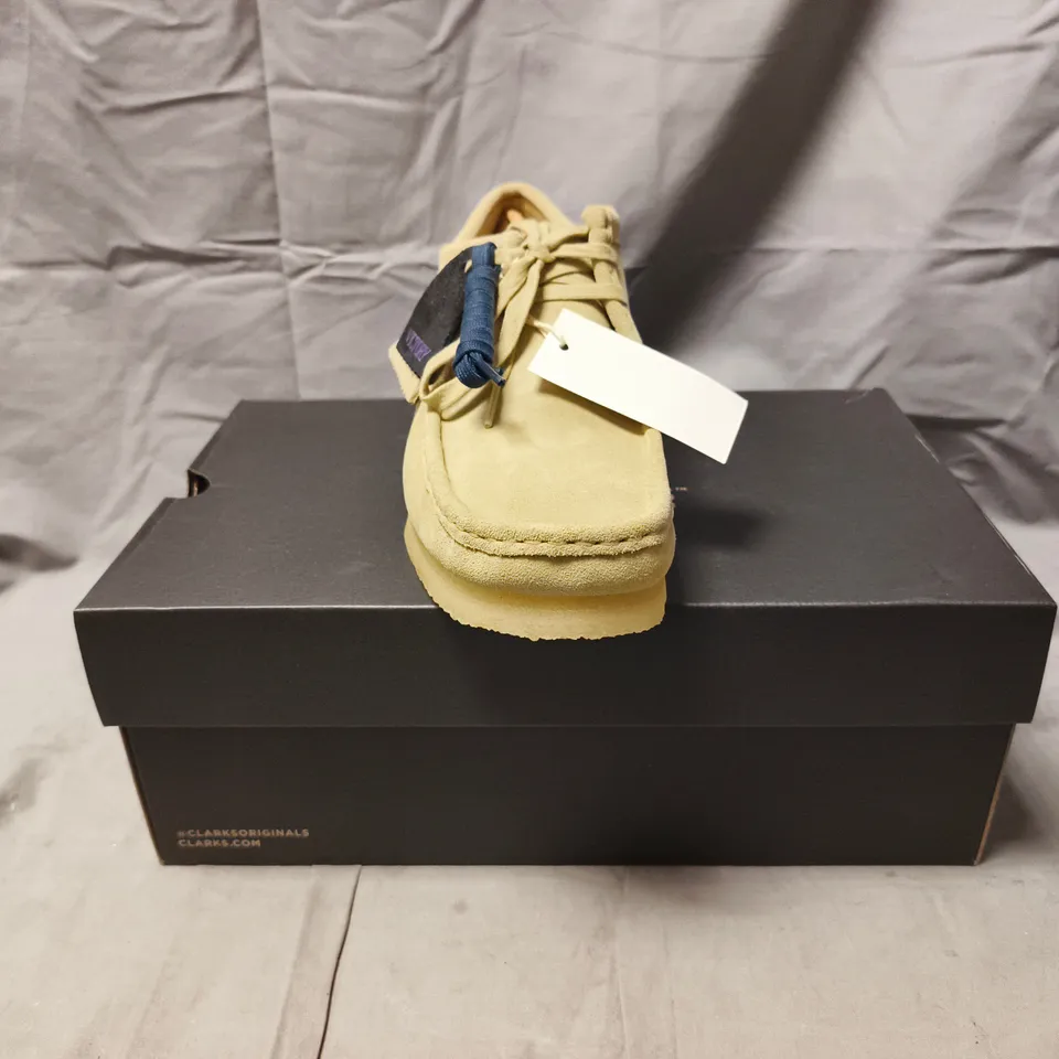 BOXED PAIR OF CLARKS ORIGINALS WALLABEE SHOES IN MAPLE SUEDE SIZE UK 9