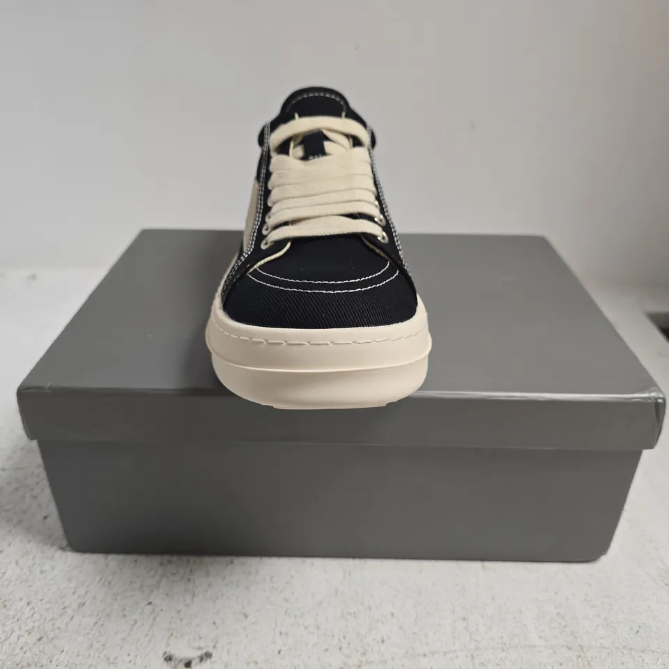 BOXED PAIR OF RICK OWENS SHOES IN BLACK/CREAM SIZE EU 43