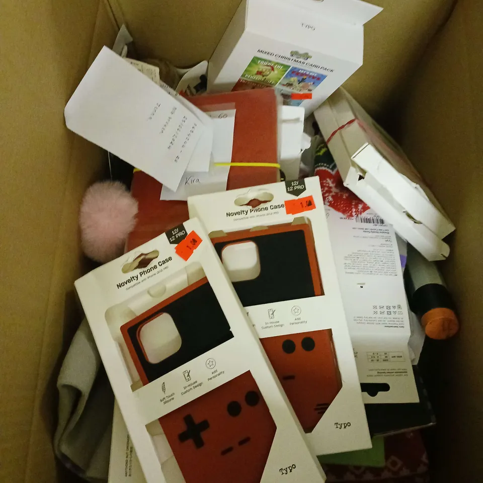 MEDIUM BOX OF APPROXIMATELY 20 ASSORTED HOUSEHOLD ITEMS TO INCLUDE PHONE CASES, CARDS AND GIFT WRAP
