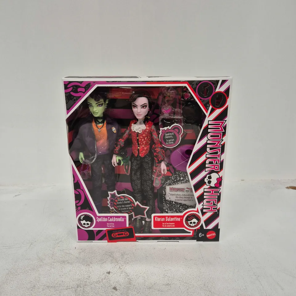 BOXED MONSTER HIGH KIERAN VALENTINE AND SPELLDON CAULDRONELLO DOLLS 2-PACK