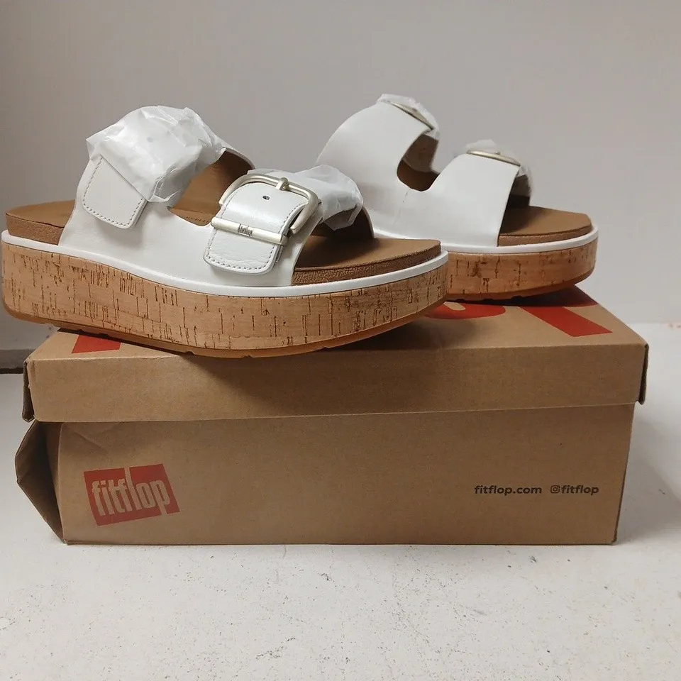 BOXED PAIR OF FITFLOP PLATFORM BUCKLE STRAP SANDALS IN WHITE SIZE UK 7