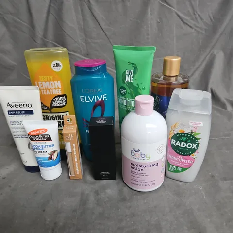 APPROXIMATELY 20 ASSORTED HEALTH & BEAUTY PRODUCTS TO INCLUDE - AVEENO MOISTURISING LOTION - GIVE ME CONDITIONER - ELF CAMO CONCEALER - ETC