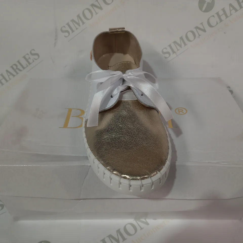 BOXED PAIR OF BOOCI SHOES IN WHITE/METALLIC GOLD EU SIZE 36