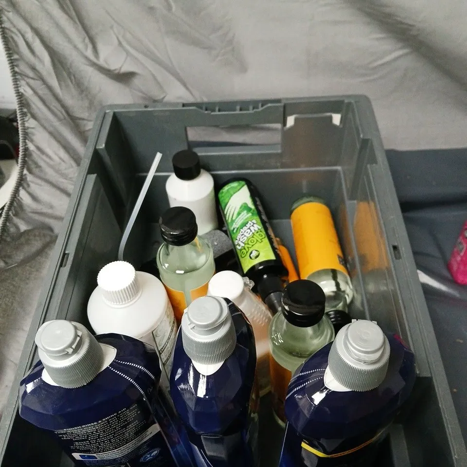 APPROXIMATELY 15 ASSORTED HOUSEHOLD ITEMS TO INCLUDE THE PINK STUFF, FINISH, VAX ETC