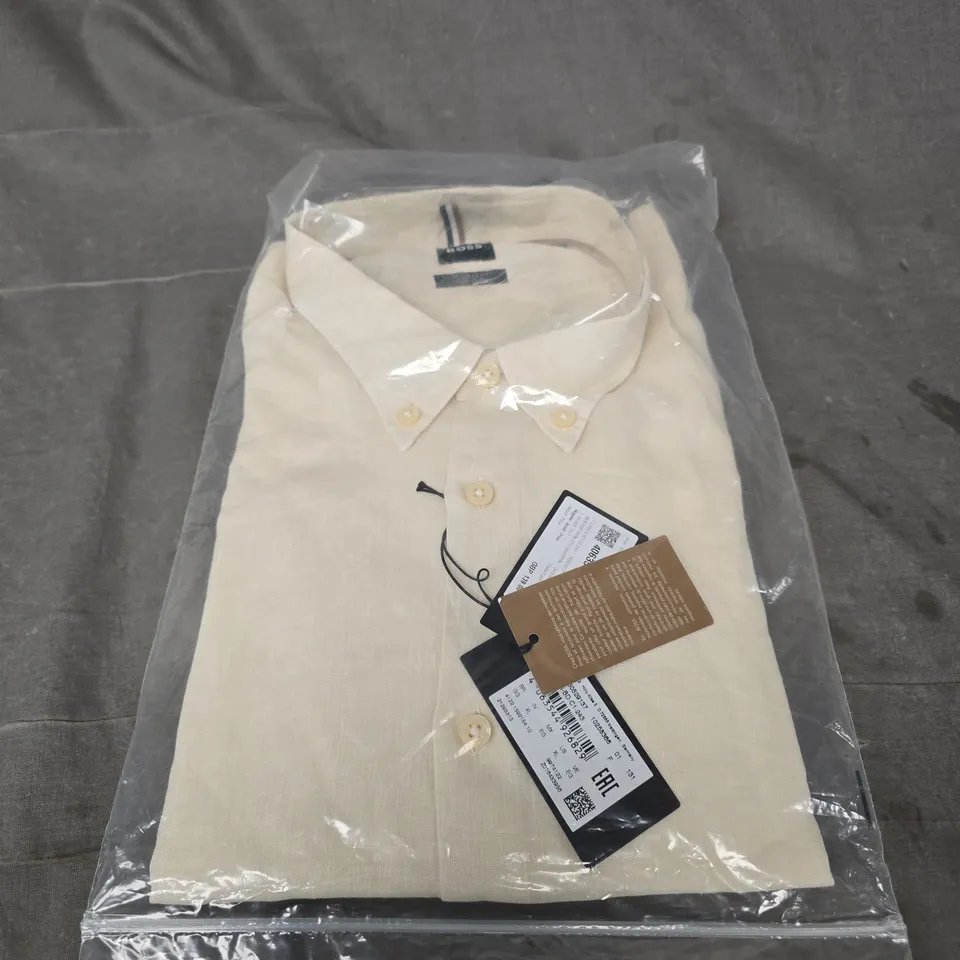 BAGGED HUGO BOSS BUTTONED SHIRT - SIZE XL