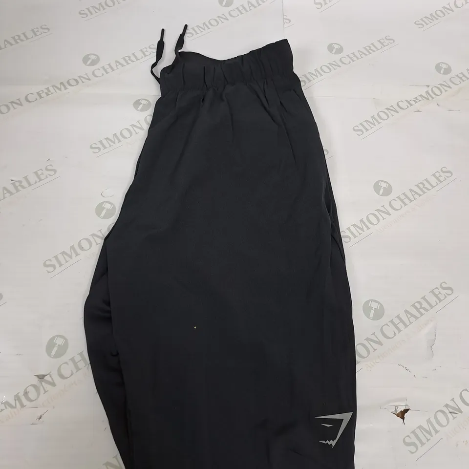 GYMSHARK TRACK PANTS SIZE M