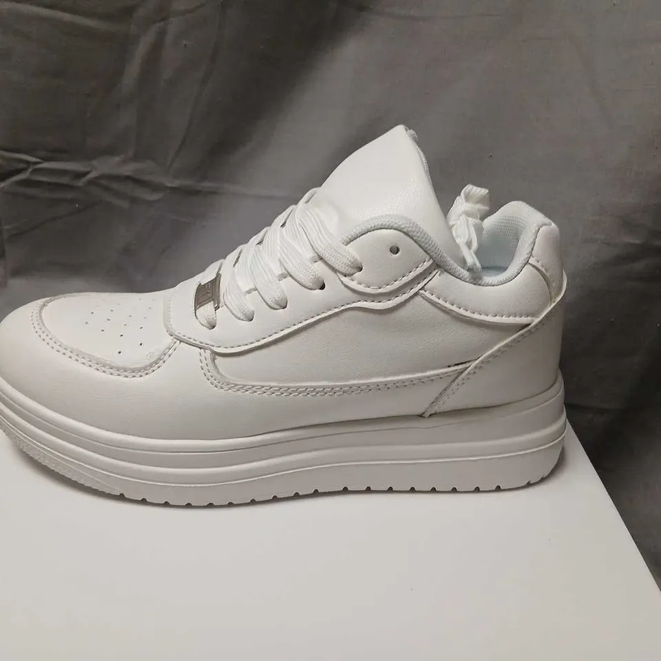 CONZURI WHITE LEATHER HIGH-TOP SNEAKERS – UK 3.5 (EU 37) – BOXED