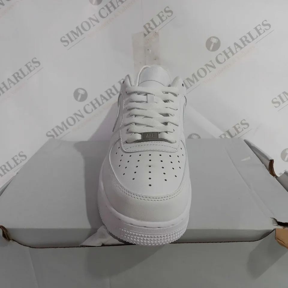 BOXED NIKE AIR FORCE 1 IN WHITE - UK 9 
