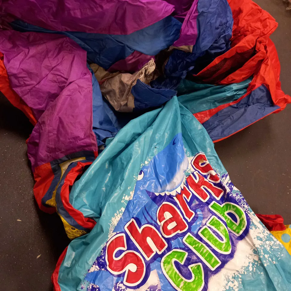 SHARKS CLUB PORTABLE SWIMMING POOL 