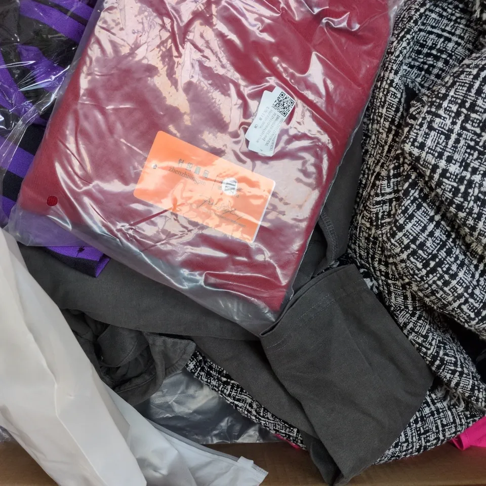 APPROXIMATELY 20 ASSORTED CLOTHING AND FASHION PRODUCTS IN VARIOUS STYLES AND SIZES - COLLECTION ONLY