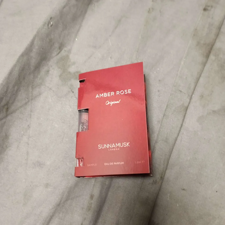 BOX OF APPROXIMATELY 90 AMBER ROSE SUNNAMUSK LONDON 1.2ML SAMPLES