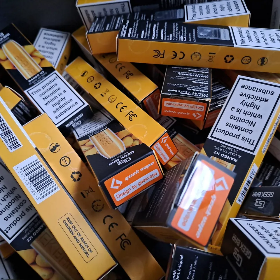 BOX OF APPROXIMATELY 20 GEEK BARS TO INCLUDE - MENTHOL & MANGO ICE