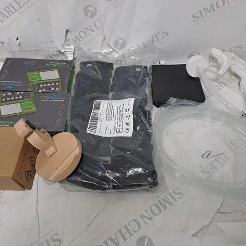 BOX OF ASSORTED HOUSEHOLD ITEMS