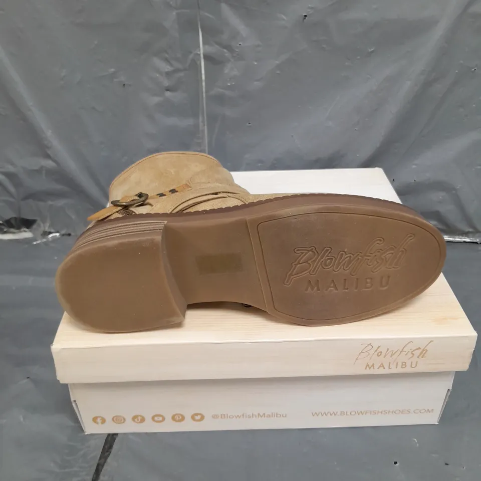 BOXED PAIR OF BLOWFISH MALIBU VEGAN NUBUCK BOOTS IN ALMOND SIZE 6