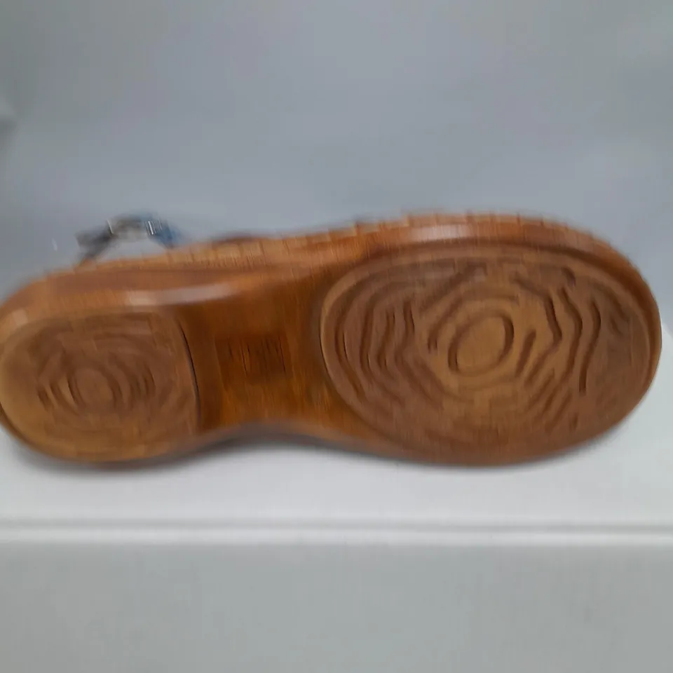 ADESSO TAN BUCKLE PLATFORM SANDALS -SIZE 5