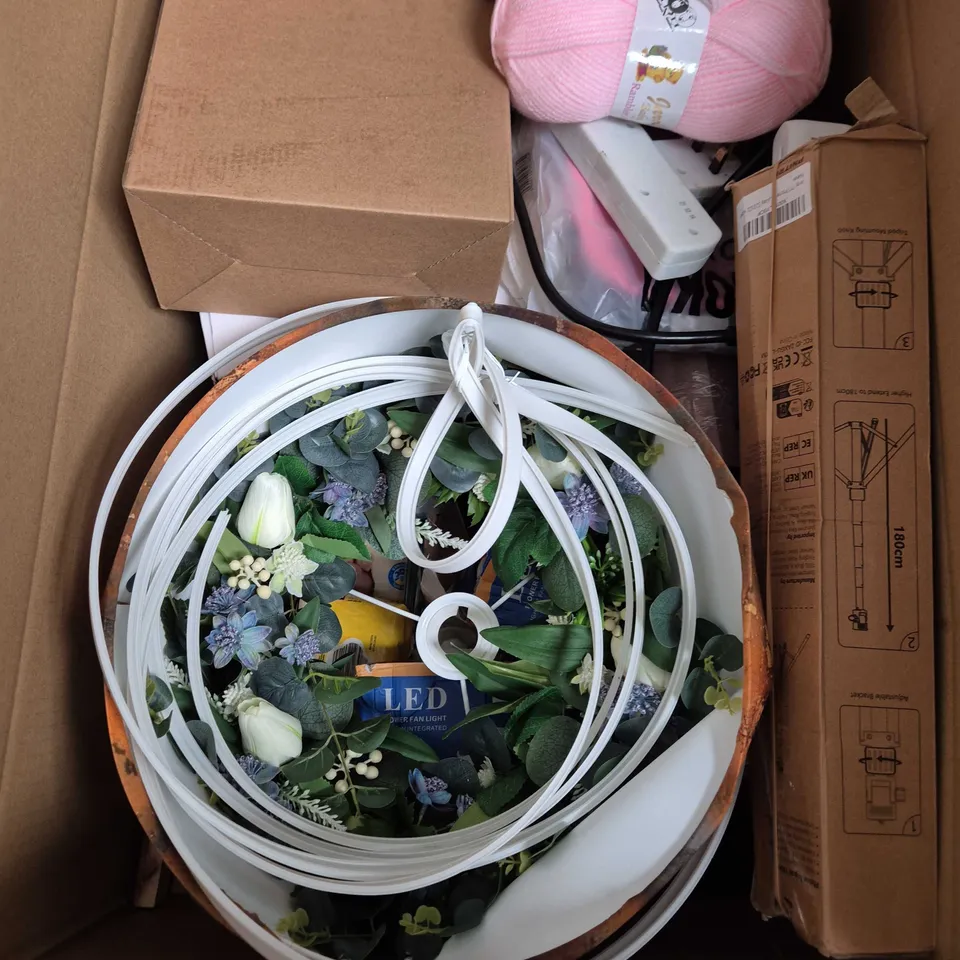 BOX OF APPROXIMATELY 15 ASSORTED ITEMS INCLUDING EASY ACC HANDHELD MINI FAN, ROKA LONDON CROSS BODY BAG AND PNITRI PHONE TRIPOD