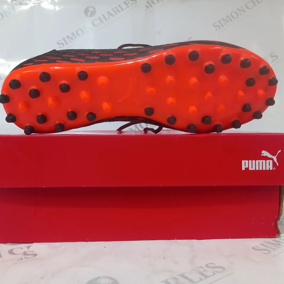 BOXED PAIR OF PUMA FUTURE 6.4 SHOES IN BLACK/ORANGE UK SIZE 8.5