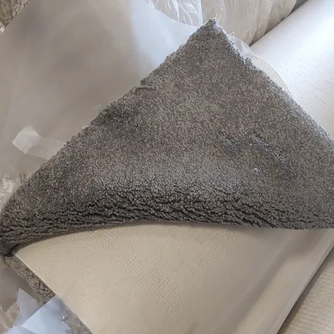 ROLL OF QUALITY ULTIMATE IMPRESSIONS CLASSY CARPET - APPROXIMATELY 4.4 x 5m