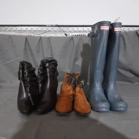 APPROXIMATELY 10 PAIRS OF ASSORTED WOMEN SHOES IN VARIOUS STYLES AND SIZES