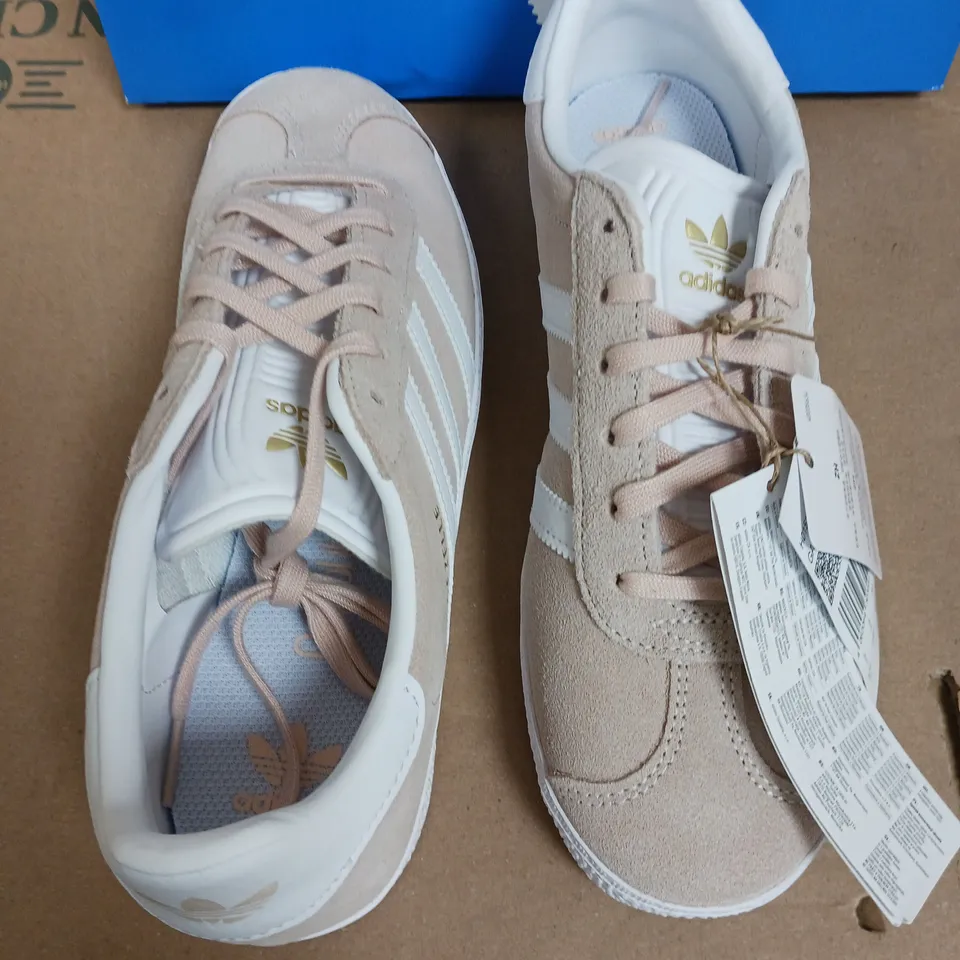 BOXED PAIR OF ADIDAS GAZELLE TRAINERS IN BLUSH - UK 5