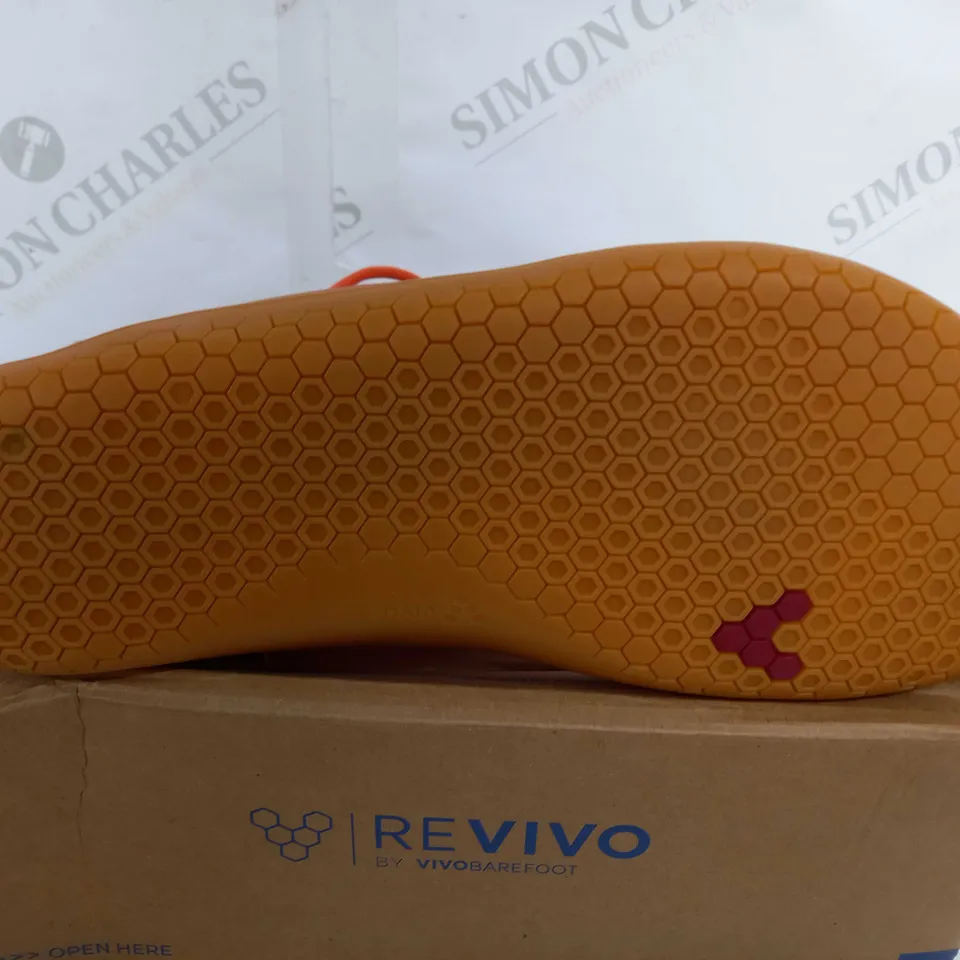 BOXED PAIR OF VIVOBAREFOOT PRIMUS LITE III MENS SHOES IN RUST ORANGE - EU 41