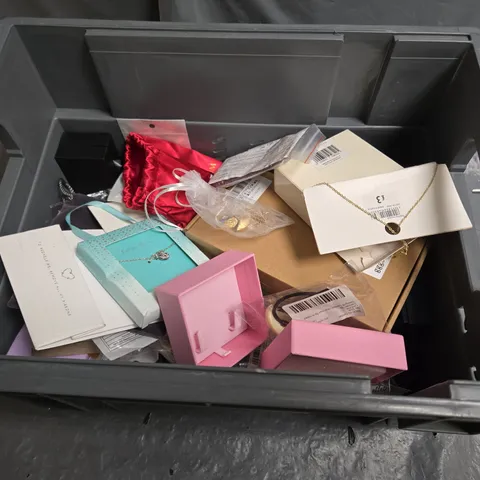 LARGE QUANTITY OF ASSORTED JEWELLERY AND WATCHES