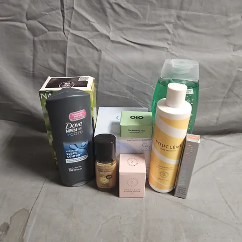 APPROXIMATEY 20 ASSORTED HEALTH AND BEAUTY PRODUCTS TO INCLUDE - DOVE MEN SHOWER WASH - SPECTRUM WONDER SPONGE - NATURTINT PERMANENT HAIR COLOUR GEL - ETC