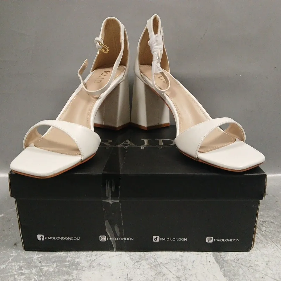 BOXED PAIR OF RAID NIYA OPEN TOE BLOCK HEEL SANDALS IN WHITE SIZE UK 6