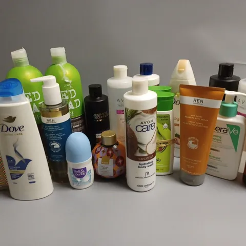 APPROXIMATELY 18 ASSORTED COSMETICS ITEMS TO INCLUDE CERAVE FOAMING CLEANSER (236ml), REN ENERGISING HAND WASH (300ml), AVON CARE COCONUT HYDRATING BODY WASH (400ml), ETC