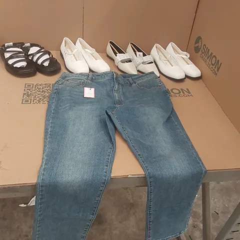 PALLET CONTAINING APPROXIMATELY 300x BRAND NEW ASSORTED DESIGNER SHOES AND CLOTHING ITEMS INCLUDING: SIMPLY BE SHOES, JULIPA JEANS ECT