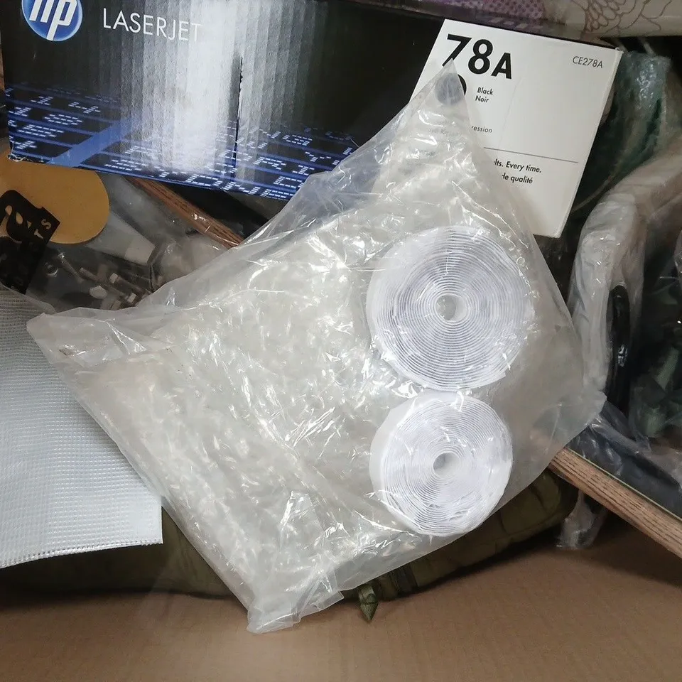 BOX OF APPROXIMATELY 15 ASSORTED HOUSEHOLD ITEMS TO INCLUDE HANDKERCHIEFS, 2-PIECE BATH SET, ETC