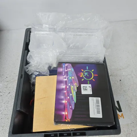 BOX CONTAINING A MIX OF APPROXIMATELY 15 ASSORTED ITEMS INCLUDING LED LIGHTS, MUSICAL INSTRUMENT, PENS ETC. 