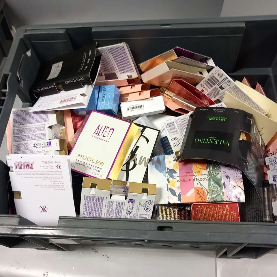 LARGE QUANTITY OF ASSORTED SAMPLE FRAGRANCES TO INCLUDE; MUGLER, PRADA, VALENTINO, TOKS HAYNES AND AVON
