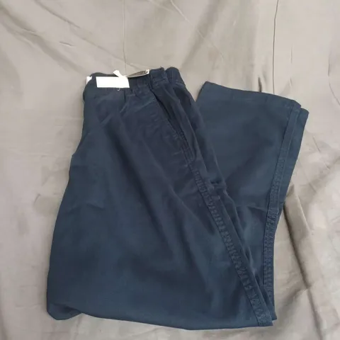 HOLLISTER STRAIGHT PULL ON PANT IN NAVY SIZE L