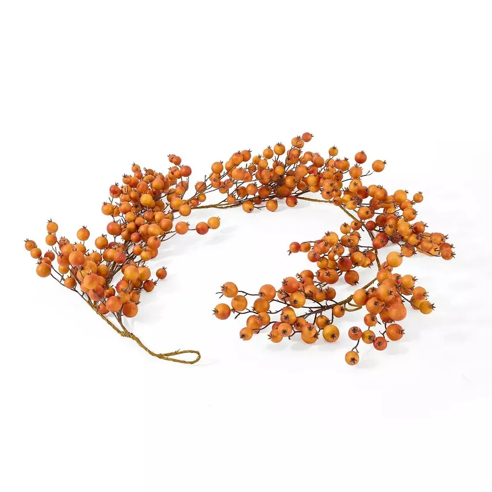 THE VERY COLLECTION 6FT AUTUMN GARLAND WITH ORANGE BERRIES
