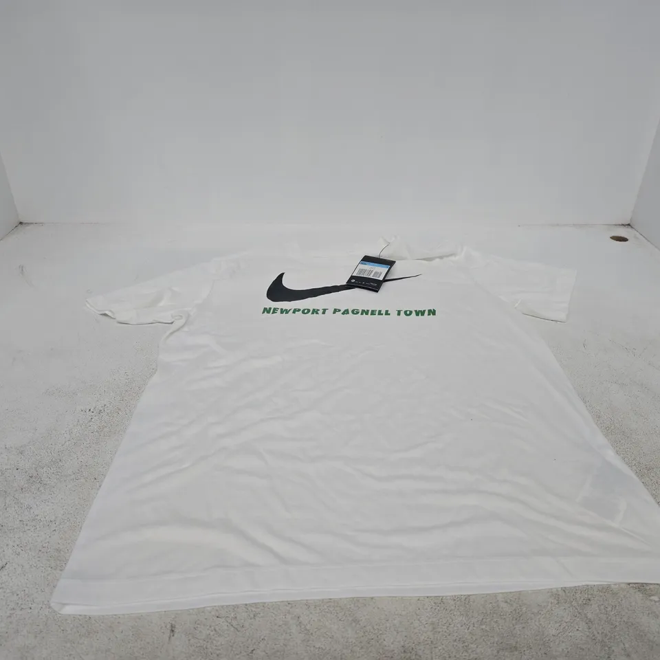 NIKE NEWPORT PAGNELL TOWN WHITE T SHIRT MENS MEDIUM