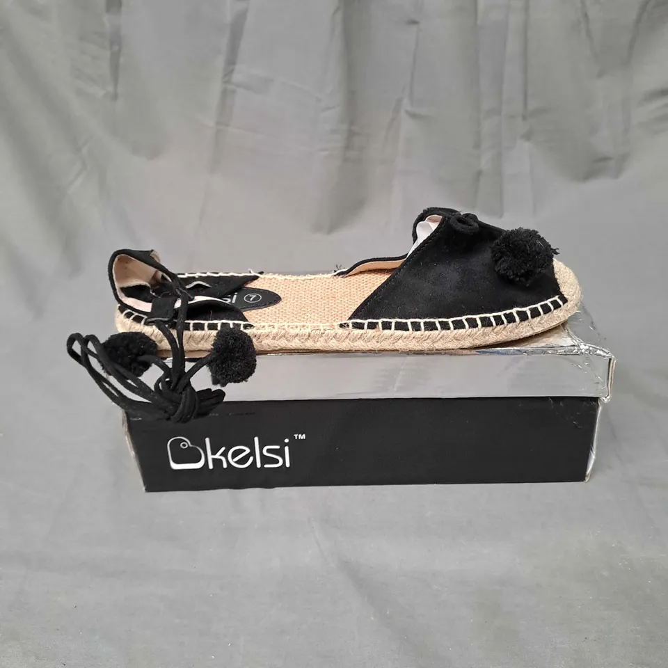 BOX OF APPROXIMATELY 10 PAIRS OF KELSI CLOSED TOE SANDALS IN BLACK - VARIOUS SIZES 