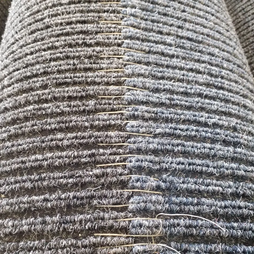 ROLL OF QUALITY LOOP PILE CARPET IN BLACK/WHITE - SIZE UNSPECIFIED