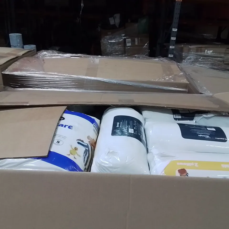 PALLET CONTAINING A LARGE QUANTITY OF BEDDING PRODUCTS TO INCLUDE:DUVETS,PILLOWS 