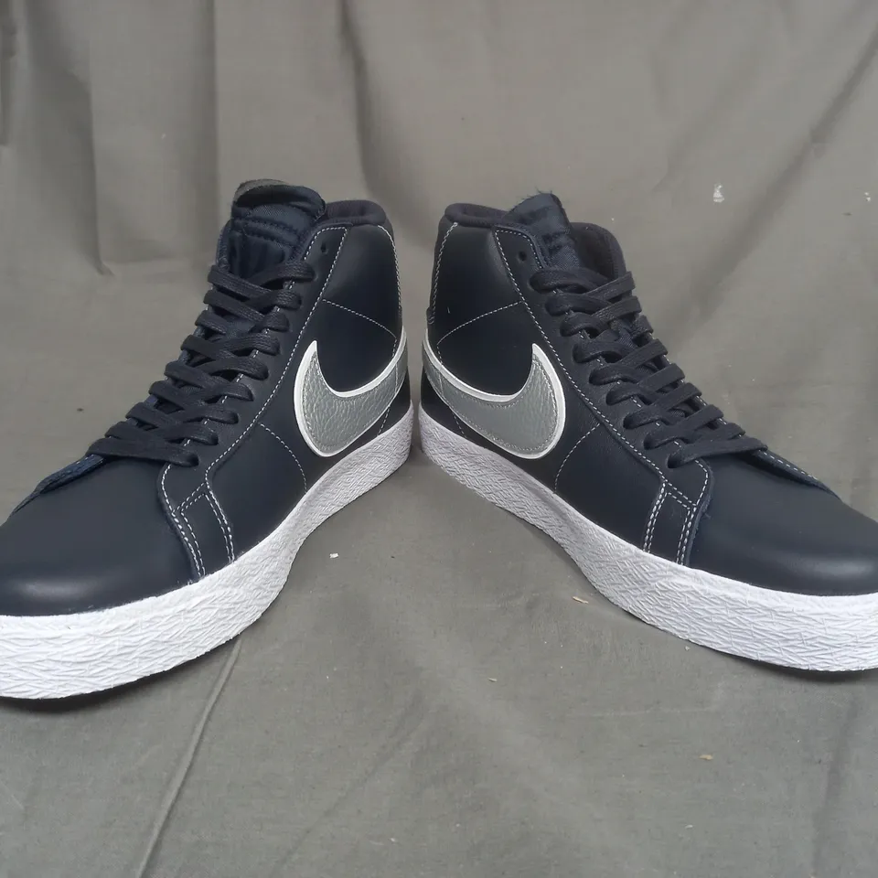 PAIR OF NIKE MASON SILVA IN NAVY UK SIZE 8