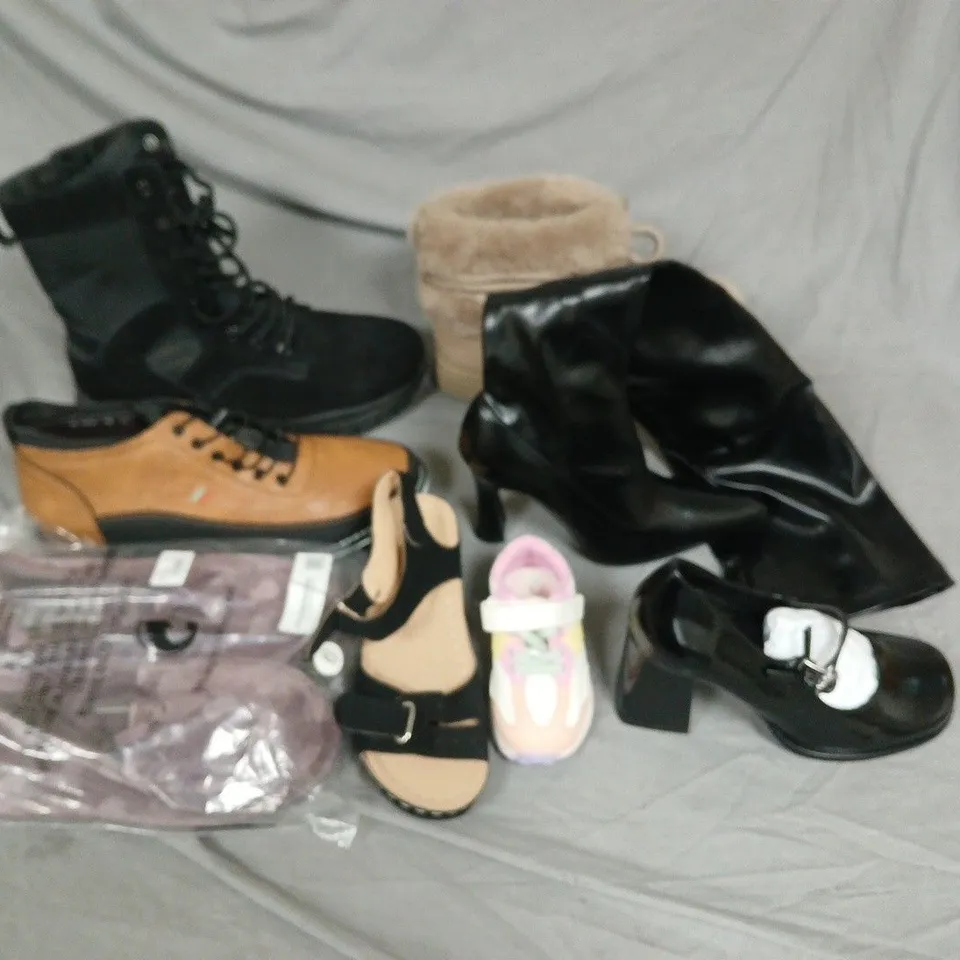 LOT OF APPROXIMATELY 30 ASSORTD PAIRS OF SHOES AND TRAINERS IN VARIOUS SIZES