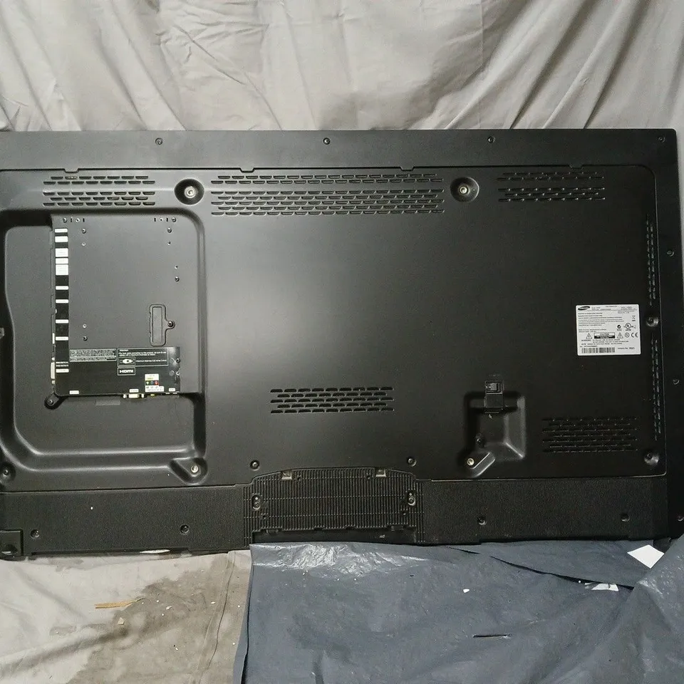 SAMSUNG TELEVISION – BOXED NO ACCESSORIES