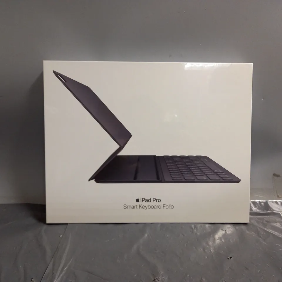 SEALED IPAD PRO SMART KEYBOARD FOLIO