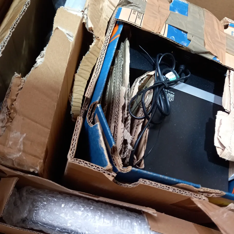 LOT OF APPROX 10 ASSORTED HOUSEHOLD ITEMS TO INCLUDE RECYCLE BIN, DENBY PLATE SET, EDUCATIONAL PENGUIN TOILET SEAT, ETC 