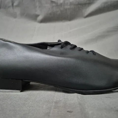 BOXED PAIR OF CAPEZIO TAP DANCING SHOES IN BLACK SIZE 7.5