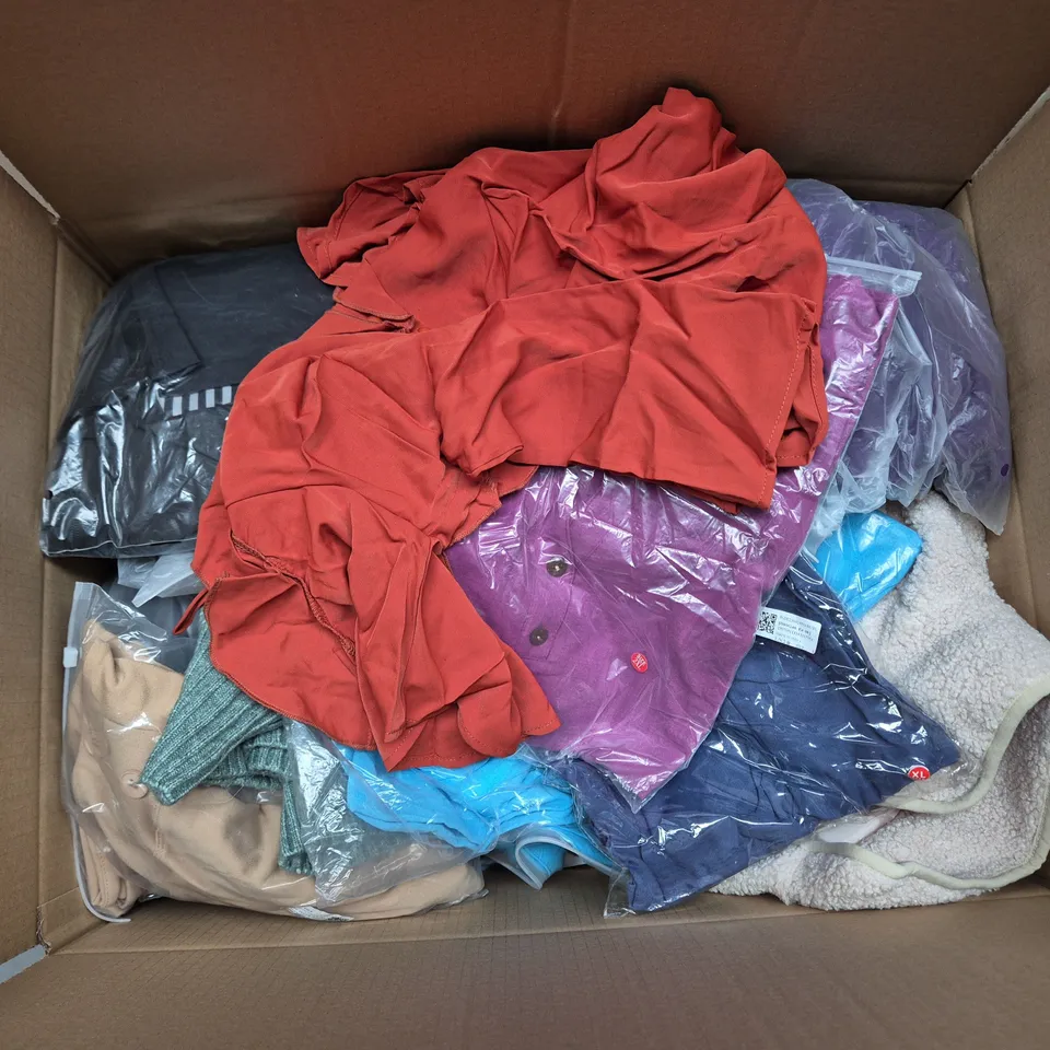 APPROXIMATELY 45 ASSORTED CLOTHING ITEMS IN VARIOUS SIZES, STYLES & COLOURS TO INCLUDE TOPS, SHIRTS, SWEATERS, ETC - COLLECTION ONLY