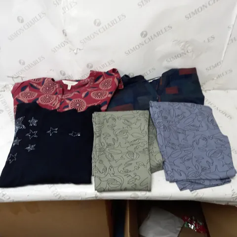 BOX OF ASSORTED CLOTHING TO INCLUDE TOPS, SWEATERS, LEGGINGS ETC