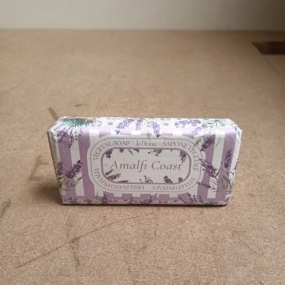 BOX OF APPROXIMATELY 10 ASSORTED BEAUTY PRODUCTS INCLUDING EILD CHERRY BLOSSOM DEODORANT REFILL, AMALFI COAST SOAP AND BEAUTY OF JAPAN RELIEF SUN SPF 50+